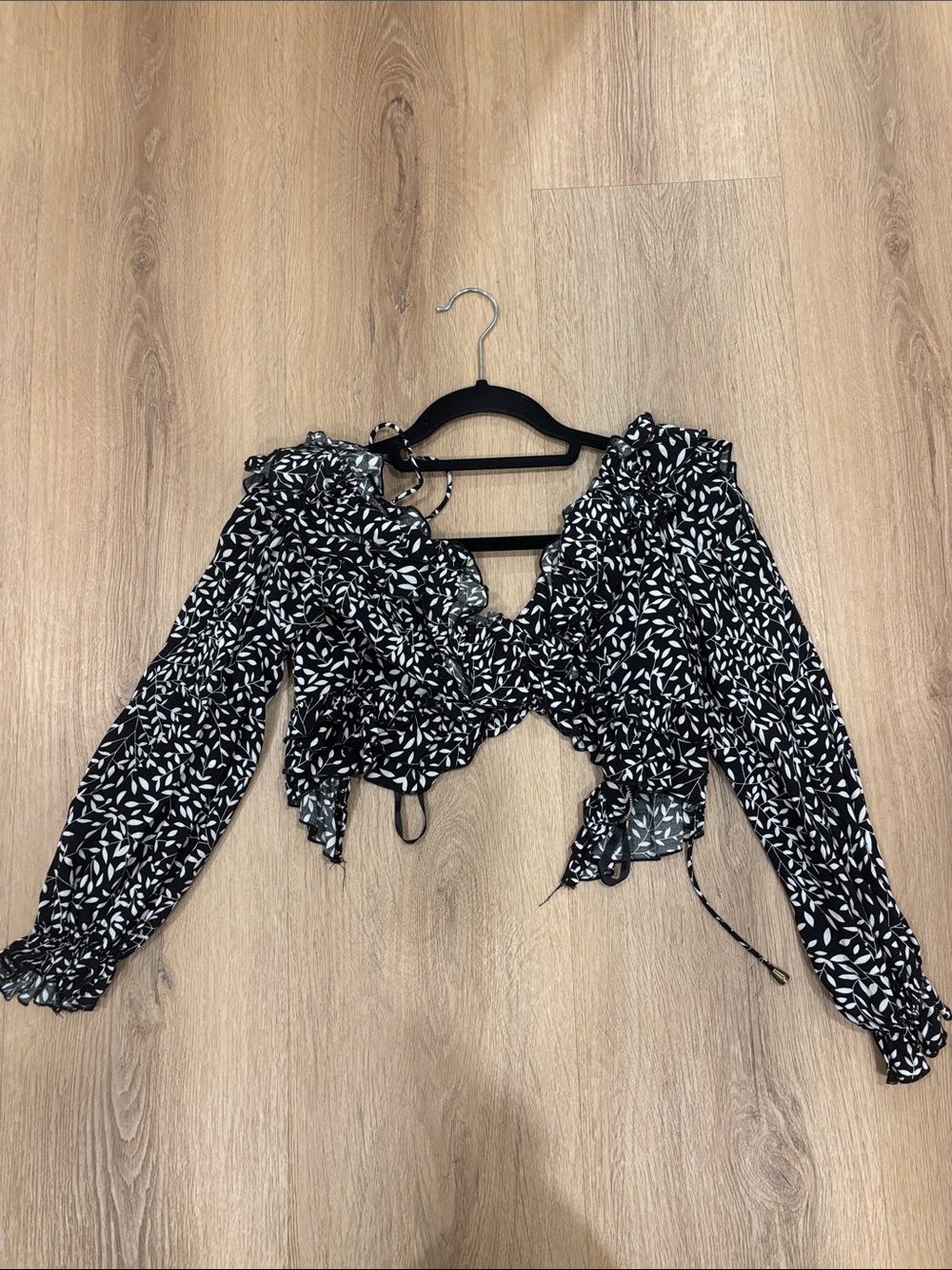 Selfie Leslie Black & White Ruffle Tie-Front Crop Top